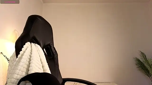 casey_robbinss webcam