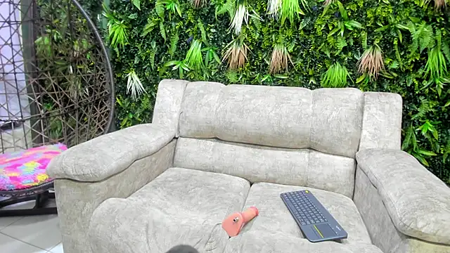 katana_rose (F teen) - Finger in tight pussy hole