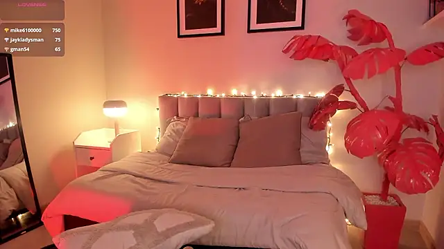 Gigi_Strawberry webcam