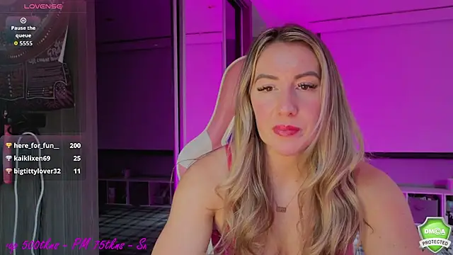 daisydelicious (G young) - topless strip and nipple clamp control