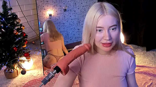 lillie_berry (F young) - dildo in pussy