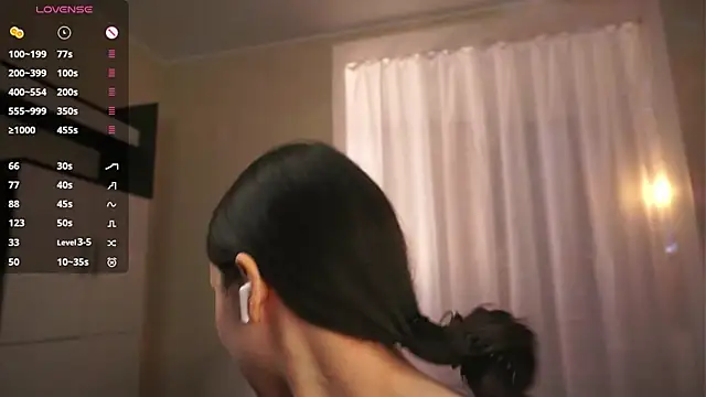 rosiobenberry (F teen) - My boobs bounce every ten tokens.