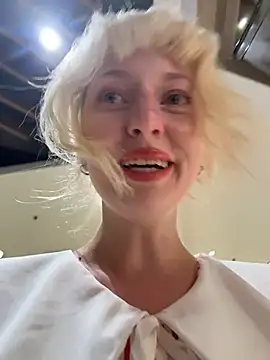 ronniekiss (F young) - play nipples