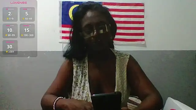 mamakarma1403 webcam