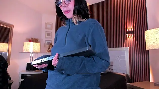 NattashaHotson webcam