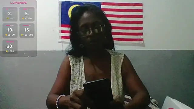 mamakarma1403 webcam