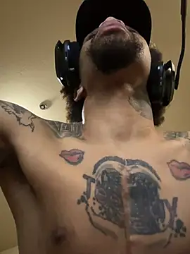 thefreakscomeoutatnight webcam