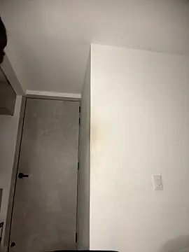 alice222black (F teen) - Squirt In  the batrhom