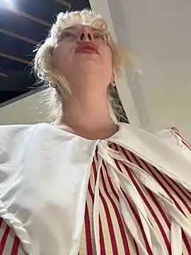 ronniekiss (F young) - play nipples