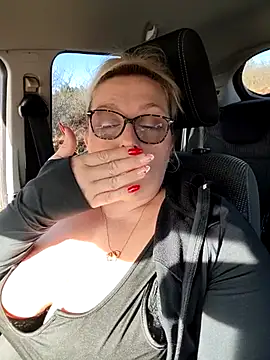 winniess40 (F milf) - 2 fingers pussy