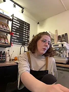 Webcam Model (cinnabon_)  is live.Free join now!