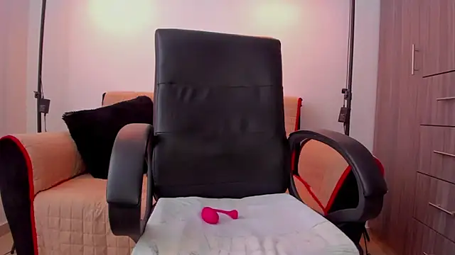 cloy_baby__ (F young) - Make my pussy really wet, daddy