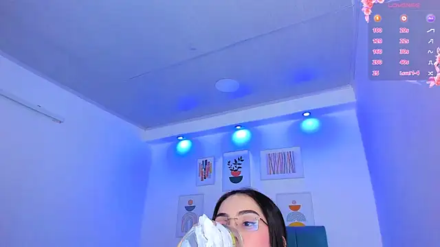 milk_candy18 webcam