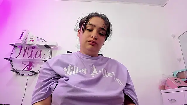 mia_johns_ webcam