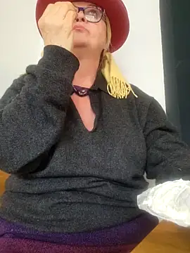 hot-muci - Hot-Muci's free webcam - UK Sex Cams