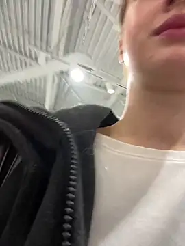 hani_obsessed (F teen) - Titties flash in public