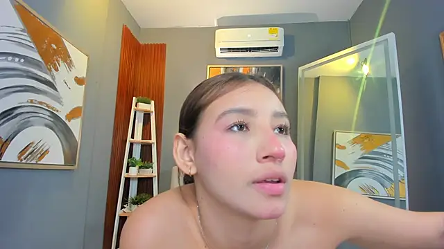 nina_swaan webcam