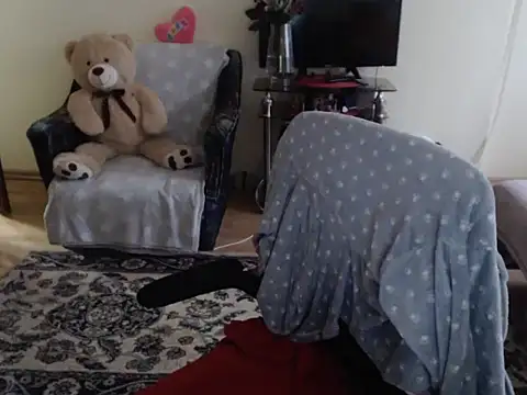 emmatoo (F young) - show pusy