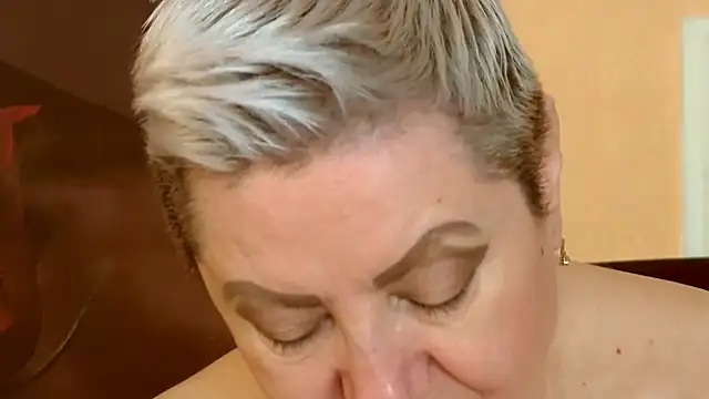 ladyposh (Ask my age) - Just give me a smile!