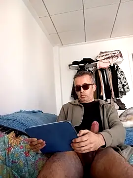 emiliotaladdro (Ask my age) - cum over belly