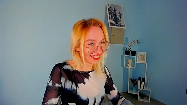 maidamedders (F teen) - Spin on the chair like crazy