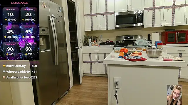 Blondiewithanass webcam