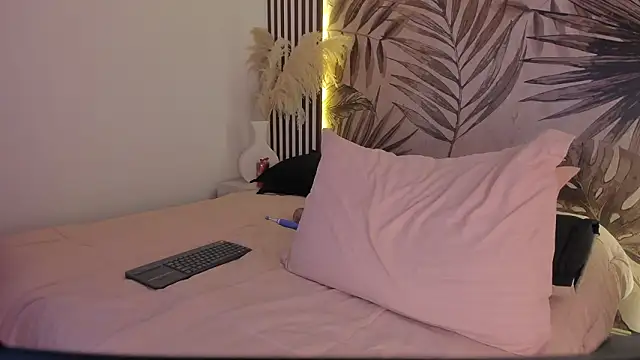 Samaantha-White webcam