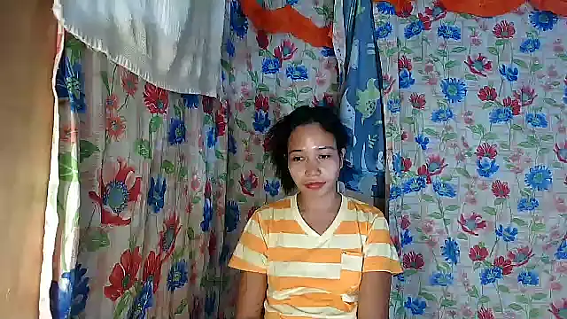 PinaySkinnyGirl webcam