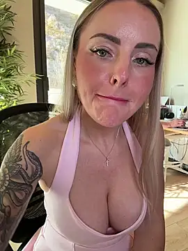 EmaSalis Live Webcam on Stripchat