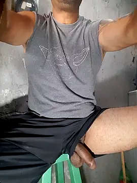 hecwil8 (Ask my age) - desnudo completo en el taller