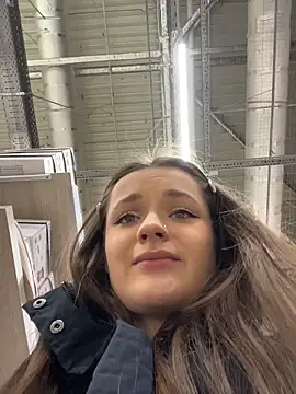 kittyqueeny (F young) - Risky play with nipples around strangers