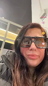 mamimamacitaaa (F milf) - Masturbate in clothing locking room