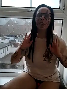 thataltgirl (F milf) - Flash Boobies Out Of Window To Outdoors