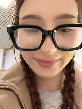 LilluKatten Live Webcam on Stripchat