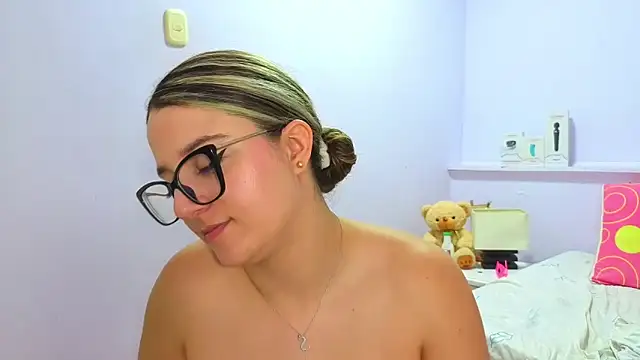 katiaa_lovv - Katiaa_lovv's free webcam