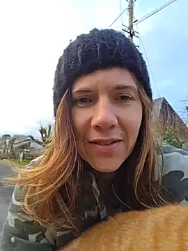 lina_lou4 (F mature) - Second squirt ?