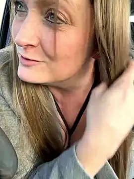 honeybluex (F milf) - 😽 let pussy out to play 😽