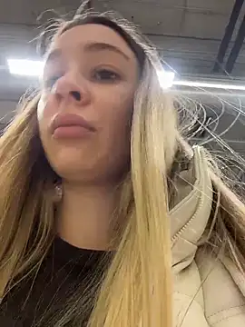 sashacatt (F young) - Spank ass 5 times+ play with the nipples