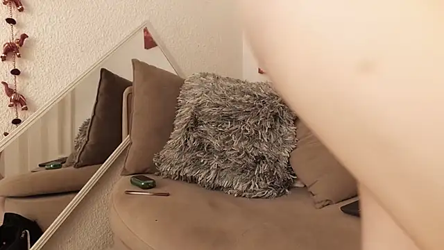 CarolineAikos webcam