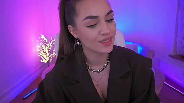 ericasin (F teen) - spank ass