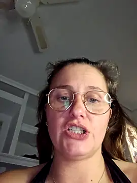 xcrazzycat (F young) - Moyen plug 5 min