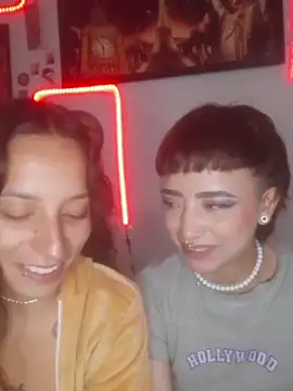 AlexxaAndRileyy webcam