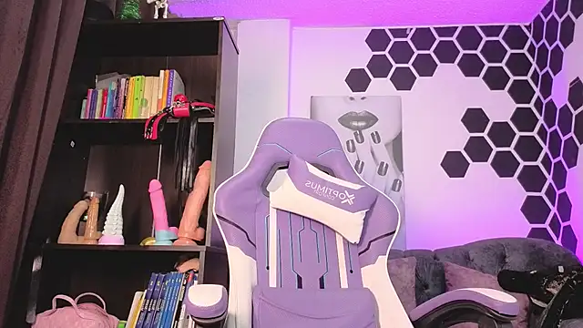 Webcam Model (laracollinz)  is live.Free join now!