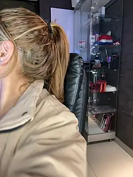 emiily_w (G young) - Two fingers in Ass 🔥😈