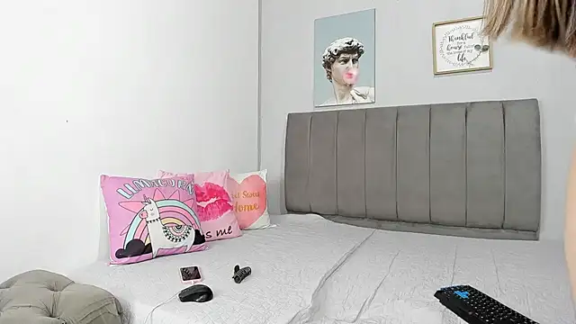 Live sex cam di naughtyloverss