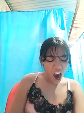 triana-hot18 (F teen) - A stranger touches my breasts