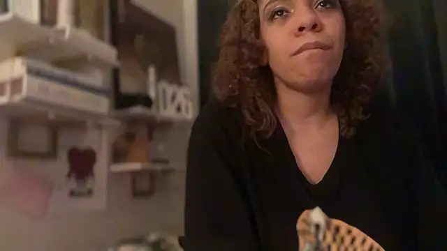 sanaawest (F young) - squirting and playing with dildo