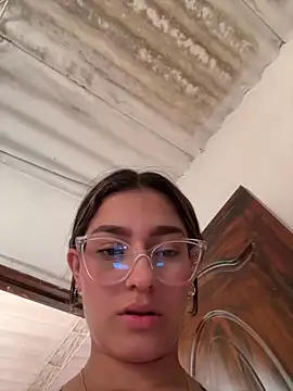 Ary-18 Live Webcam on Stripchat