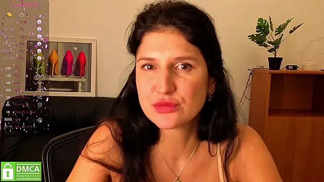 Alianna_Solo_Kisses webcam