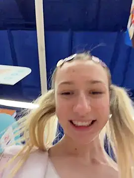 lia__love (F teen) - sexy BLOWJOB + eye contact ❤️‍🔥